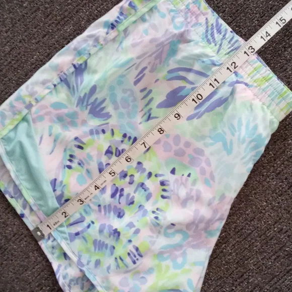 🐢HTF Lilly Pulitzer🐢 - Ocean Trail Short - Picture 11 of 15